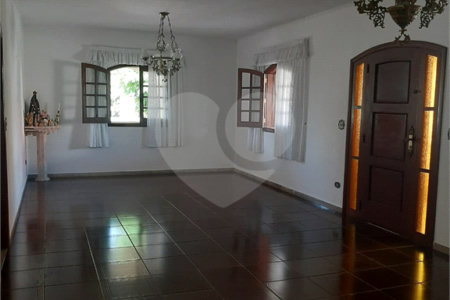 Casa à venda com 3 quartos, sendo 1 suíte, no Centro, Vinhedo, SP
