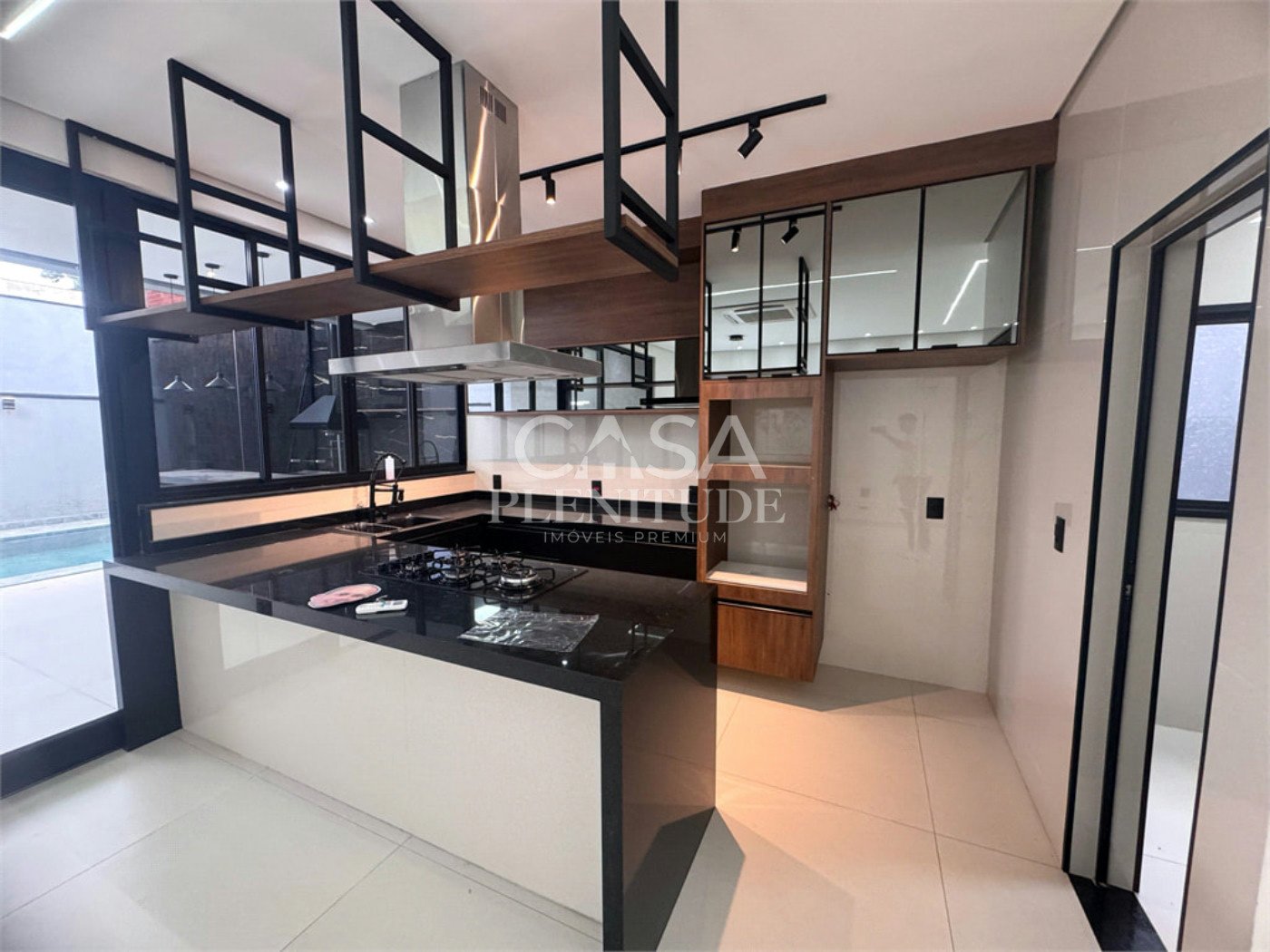 Casa em condomínio à venda com 3 suítes em Wanel Ville, Sorocaba, SP