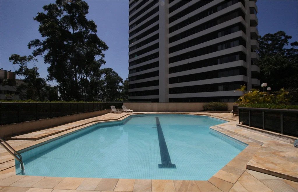 Apartamento à venda com 3 suítes em Vila Suzana, São Paulo, SP