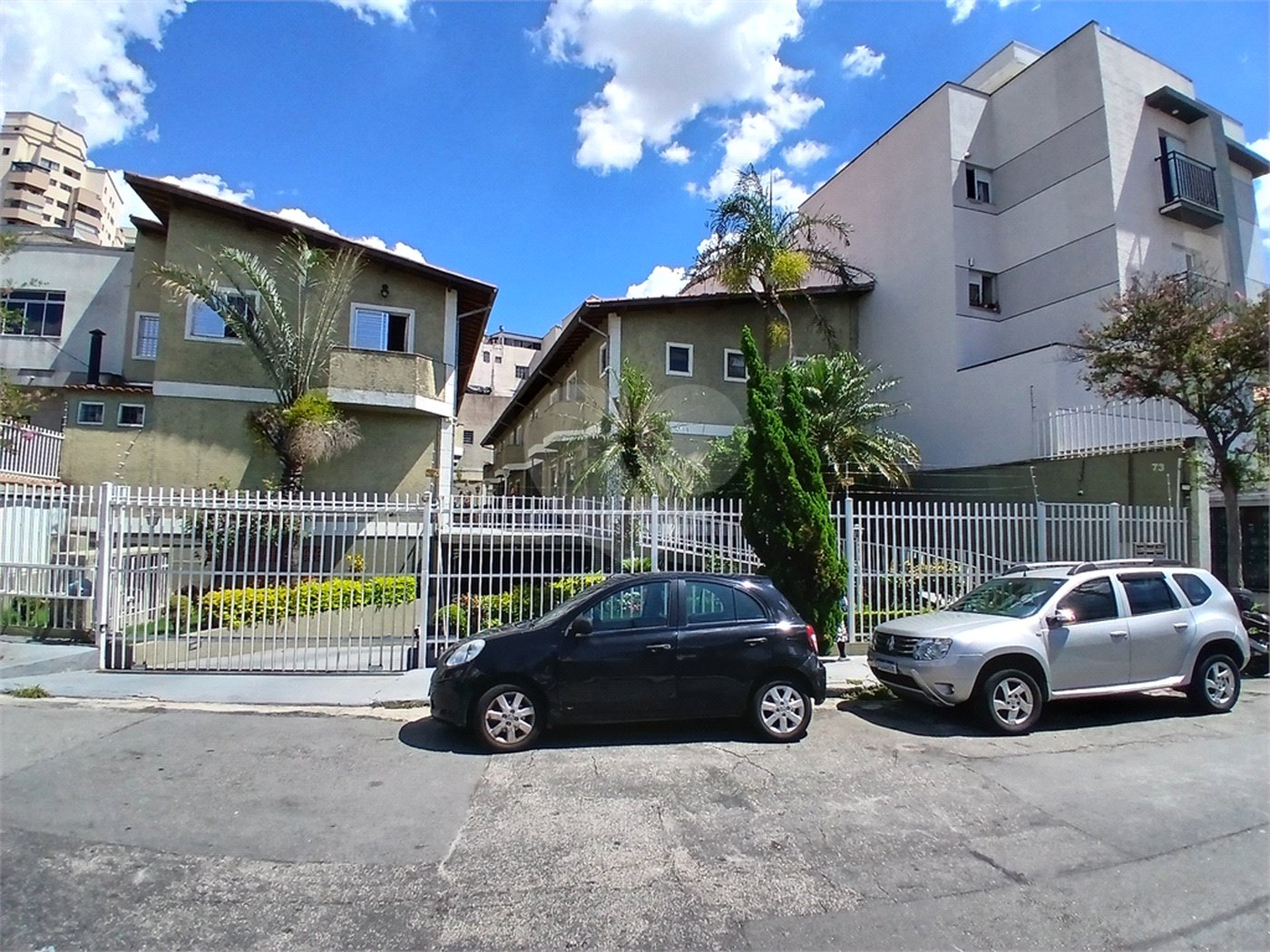 Casa à venda com 3 quartos, sendo 1 suíte,  no condomínio Res Saint Honoré, São Paulo - SP