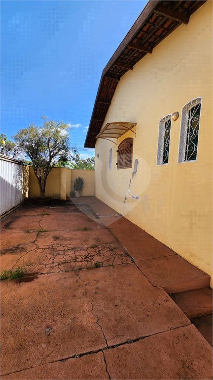 Sobrado à venda ou para alugar com 5 quartos, sendo 1 suíte, em Vila Harmonia, Araraquara, SP