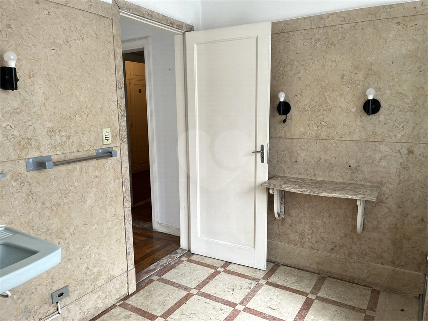 Sobrado à venda com 4 quartos, sendo 1 suíte, em Liberdade, São Paulo, SP