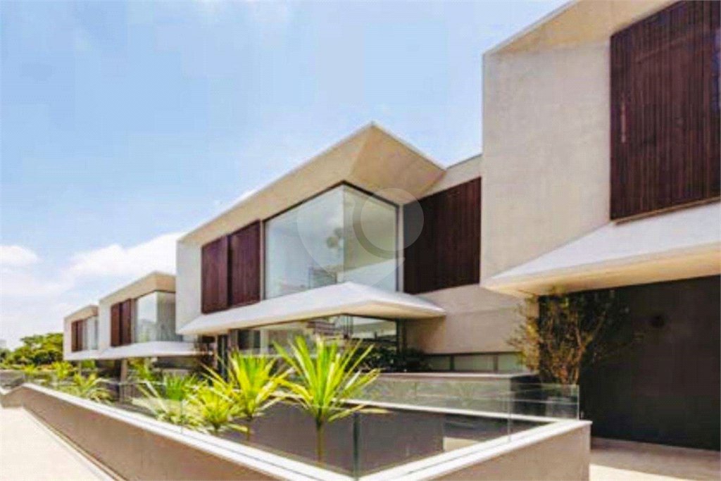 Casa à venda com 3 suítes no condomínio Casas Oás, São Paulo - SP