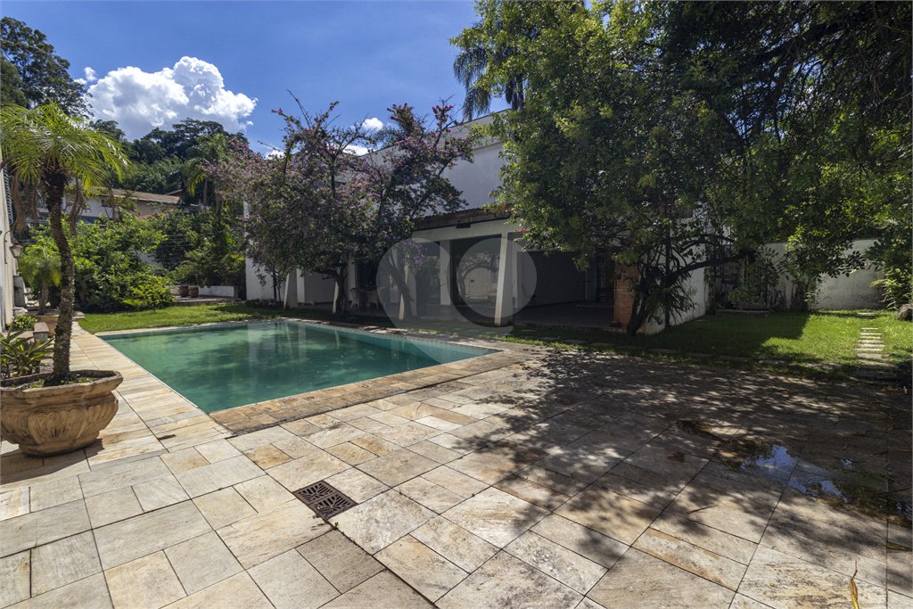 Sobrado à venda com 4 quartos, sendo 2 suítes,  em Vila Morumbi, São Paulo, SP
