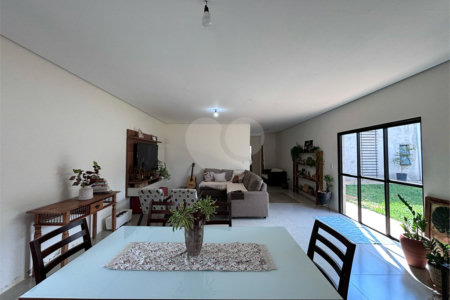 Casa à venda com 2 suítes em Jardim Estância Brasil, Atibaia, SP