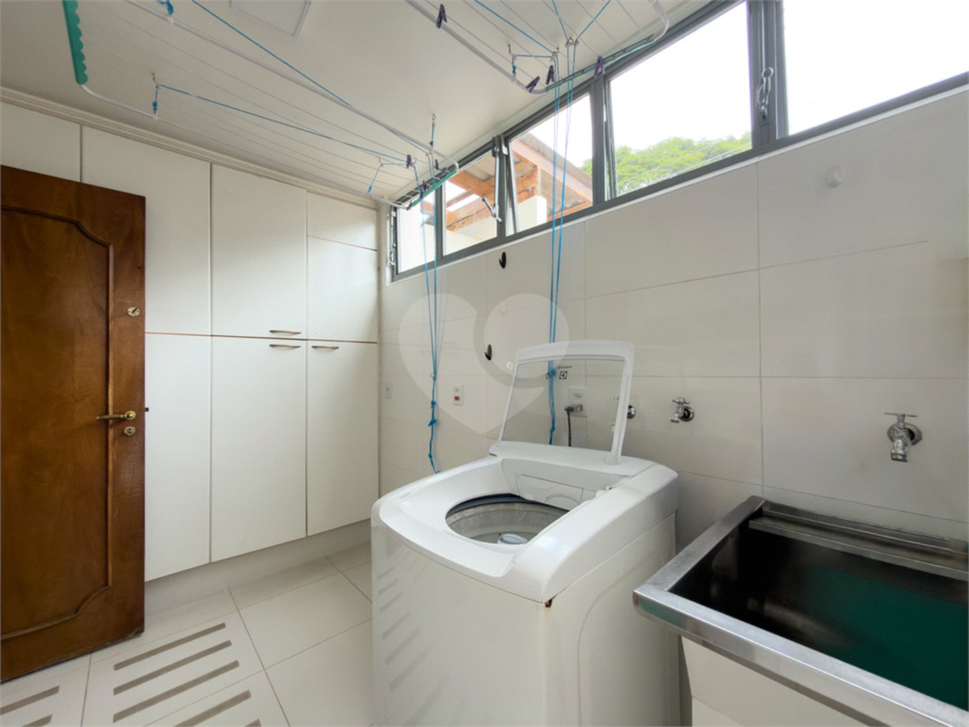 Casa de Vila à venda com 3 quartos, sendo 1 suíte, em Indianópolis, São Paulo, SP