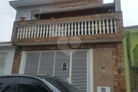 Sobrado à venda com 3 quartos, sendo 1 suíte,  em Parque Vitória, São Paulo, SP