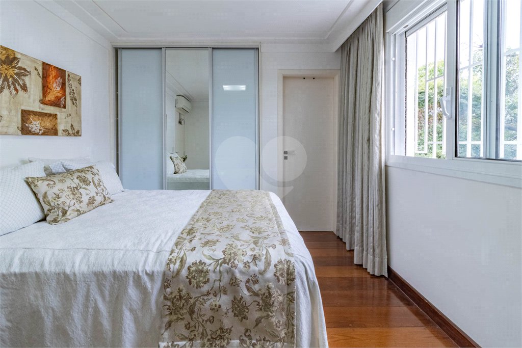Casa à venda com 5 quartos, sendo 4 suítes, em Alto da Lapa, São Paulo, SP