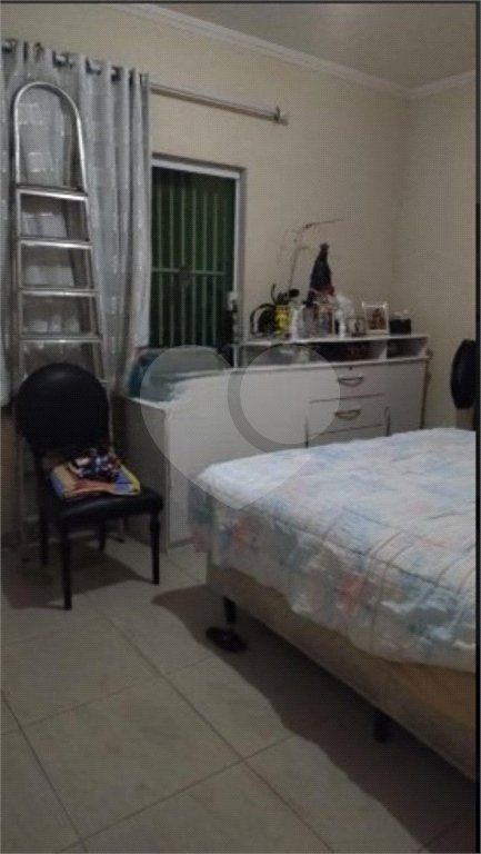 Casa à venda com 5 quartos, sendo 1 suíte,  em Parque do Colégio, Suzano, SP
