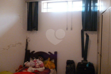 Casa à venda com 5 quartos, sendo 2 suítes, em Parque Jabaquara, São Paulo, SP
