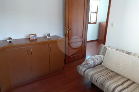 Casa à venda com 4 quartos, sendo 1 suíte, no condomínio Vale do Itamaracá, Valinhos - SP