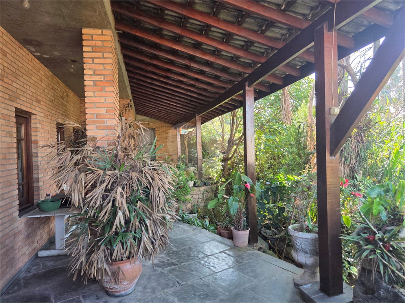 Casa à venda com 4 quartos, sendo 2 suítes, em Cidade São Francisco, São Paulo, SP