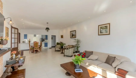 Casa à venda ou para alugar com 5 quartos, sendo 3 suítes,  em Chácara Pavoeiro, Cotia, SP