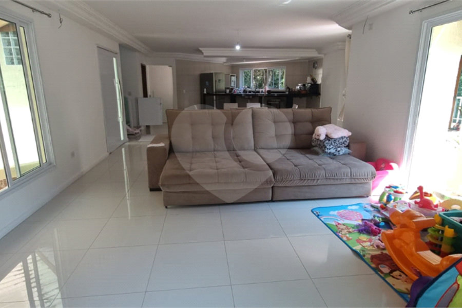 Casa à venda com 4 quartos, sendo 2 suítes,  no condomínio Sausalito, Mairiporã - SP