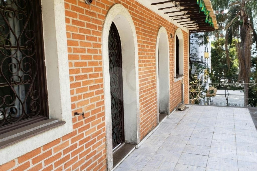 Sobrado à venda com 4 quartos, sendo 1 suíte, em Jardim Floresta, São Paulo, SP