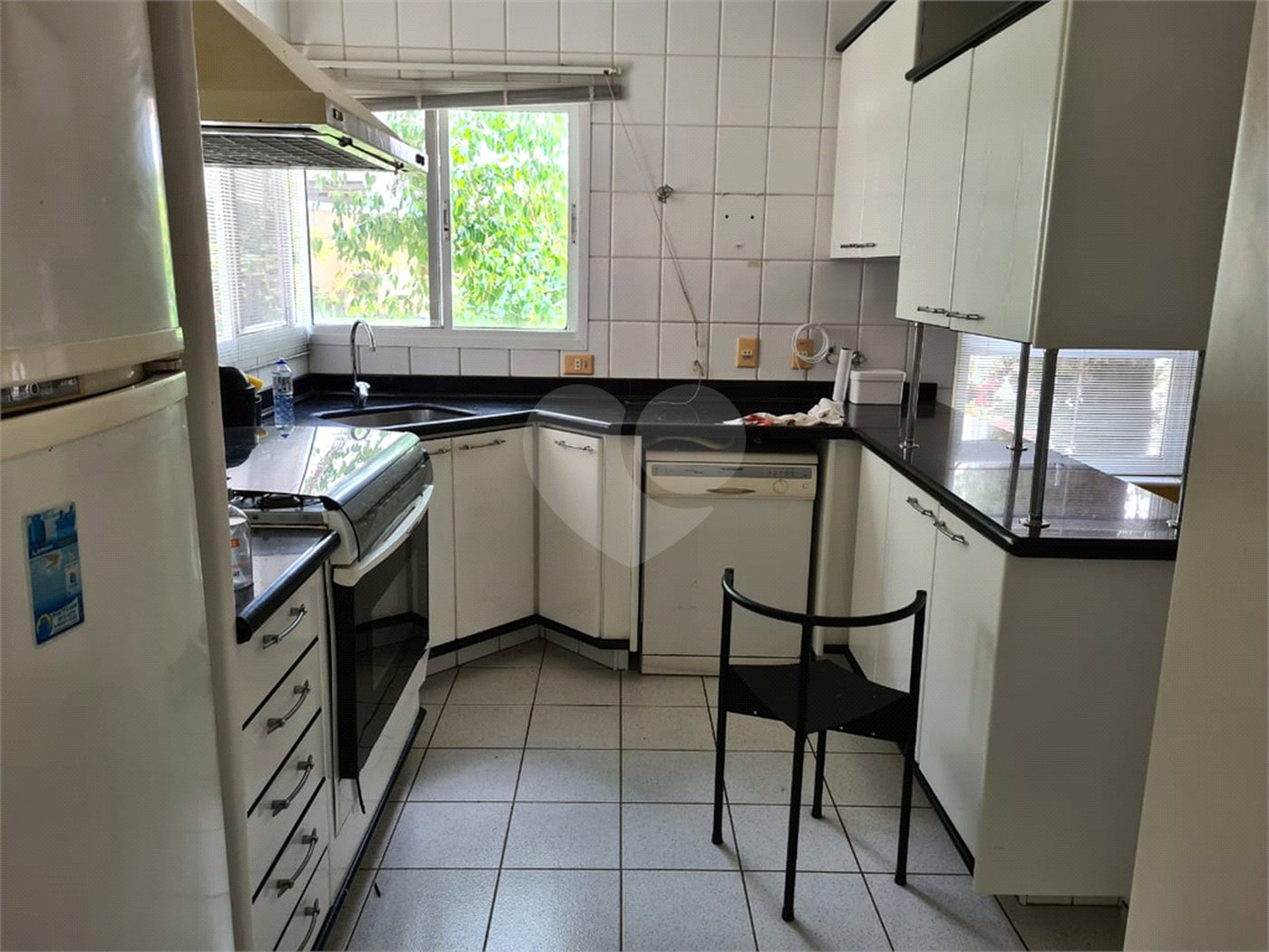 Casa à venda com 6 quartos, sendo 4 suítes, no condomínio Jardim Paulista I, Vinhedo - SP