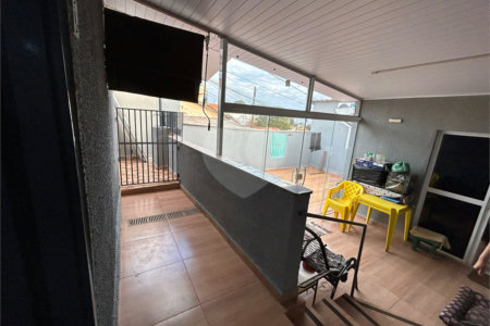 Casa à venda com 4 quartos, sendo 1 suíte, no Centro, Cravinhos, SP