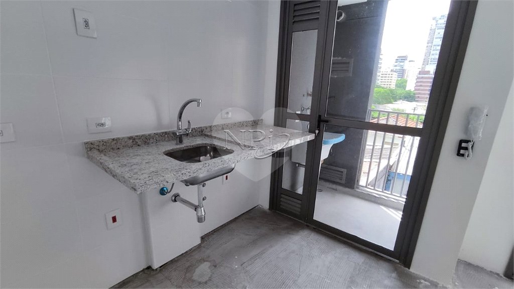 Apartamento à venda com 3 quartos, sendo 2 suítes,  em Moema, São Paulo, SP