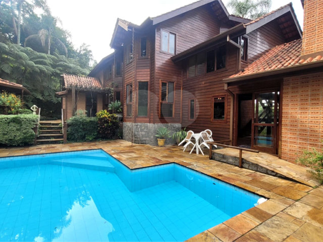 Casa à venda com 3 quartos, sendo 1 suíte,  no condomínio Associação Reserva das Hortênsias, Mairiporã - SP