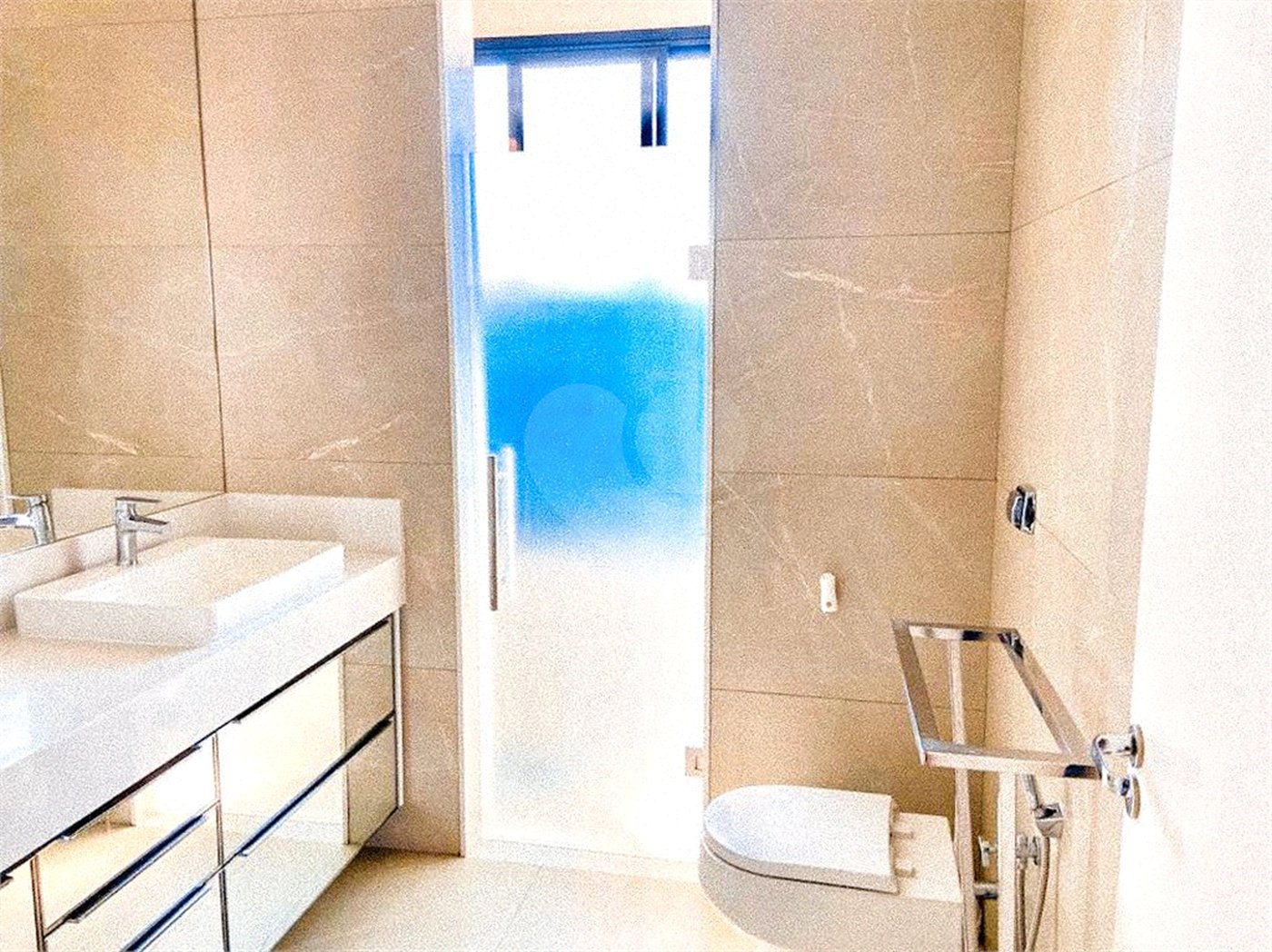 Casa à venda com 4 suítes no condomínio Lago Azul Residencial e Golfe, Araçoiaba da Serra - SP