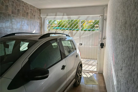 Casa térrea e espaçosa no centro da cidade por apenas R$370.000,00!!! Vamos agendar uma visita?