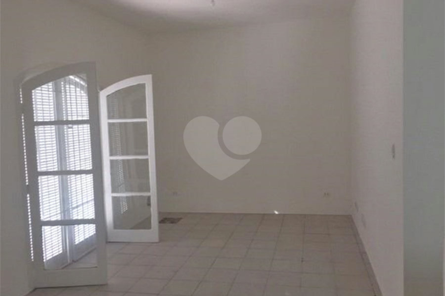 Casa à venda com 3 quartos, sendo 1 suíte, em Morumbi, São Paulo, SP
