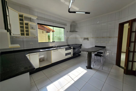 Casa para alugar com 4 quartos, sendo 3 suítes,  no condomínio Village Saint Claire, Sorocaba - SP