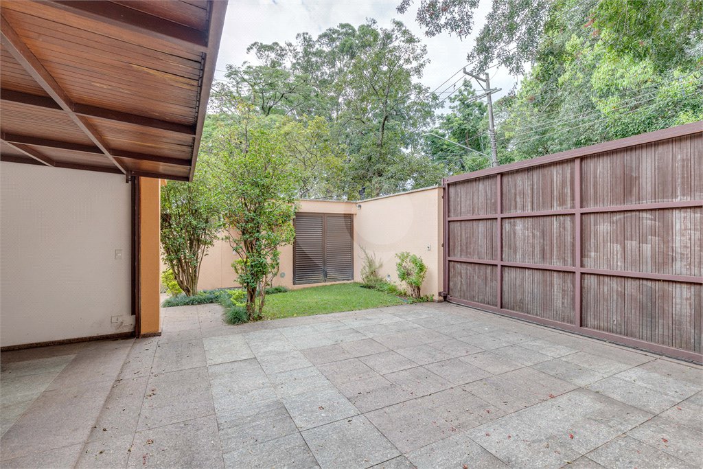 Casa à venda com 5 quartos, sendo 4 suítes, em Alto da Boa Vista, São Paulo, SP