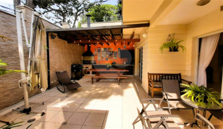 Casa à venda com 4 suítes no condomínio Vila das Acacias, São Paulo - SP