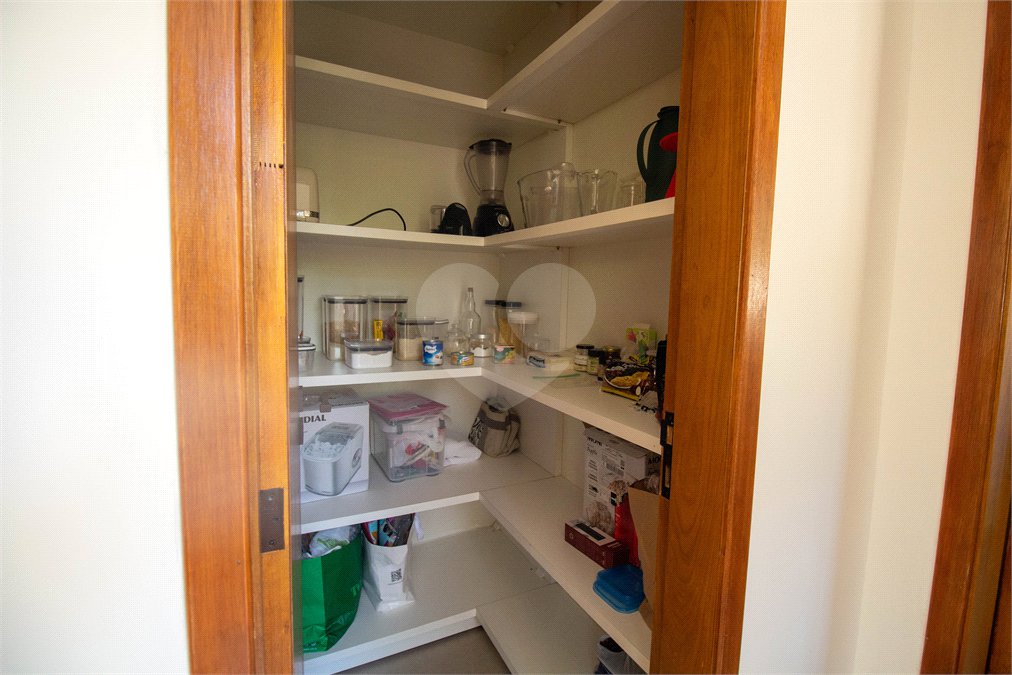 Casa à venda com 4 quartos, sendo 1 suíte,  no condomínio Sítio das Hortências, São Roque - SP