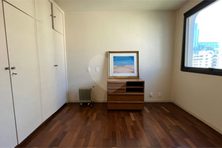 Apartamento à venda com 4 quartos, sendo 3 suítes, em Itaim Bibi, São Paulo, SP