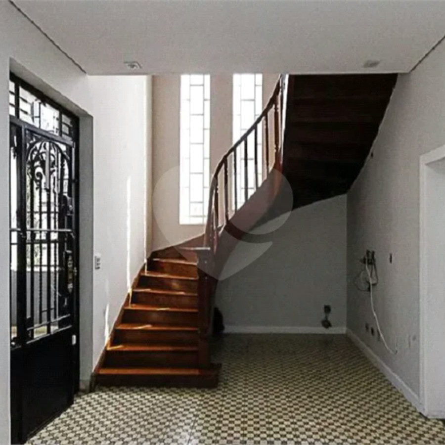 Sobrado à venda no Belenzinho de 208 m² com 6 dormitórios, 4 banheiros e 2 vagas