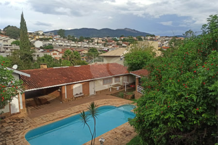 Casa Térrea à venda com 4 quartos, sendo 2 suítes,  em Jardim Paulista, Atibaia, SP