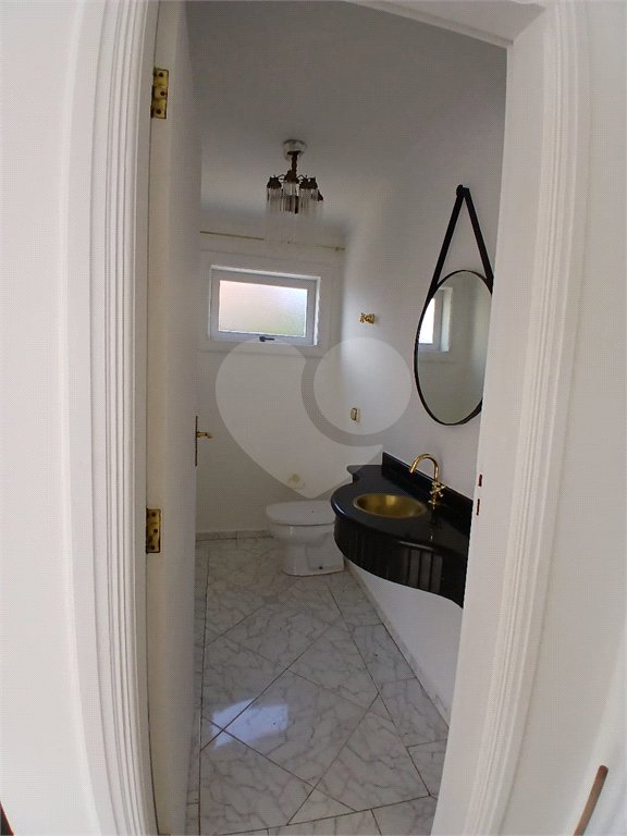 Casa à venda com 4 quartos, sendo 2 suítes, no condomínio Flamboyant, Atibaia - SP