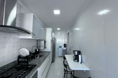 Apartamento à venda com 2 quartos, sendo 1 suíte, em Guilhermina, Praia Grande, SP