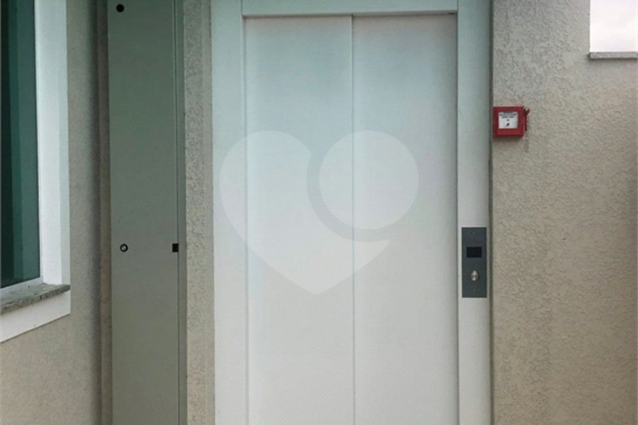 Casa à venda com 3 quartos, sendo 1 suíte, no condomínio Cond Batinga, São Paulo - SP