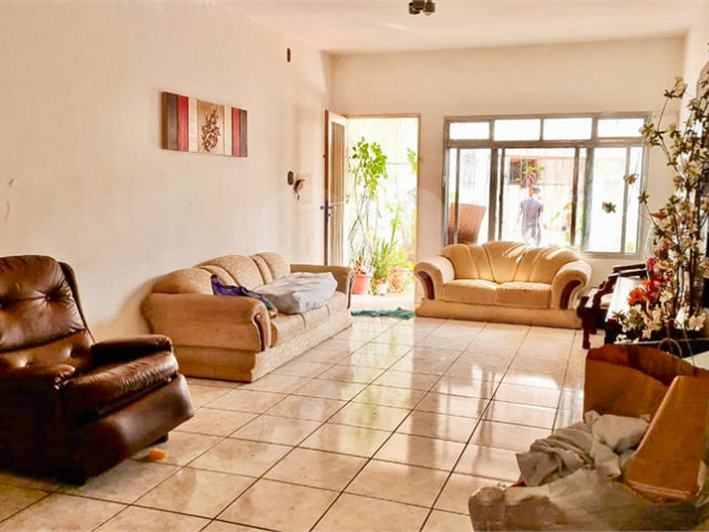 Sobrado à venda com 3 quartos, sendo 1 suíte,  em Saúde, São Paulo, SP