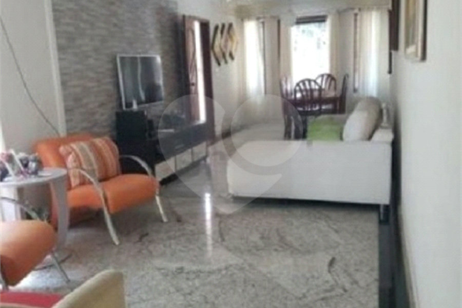 Sobrado à venda com 4 quartos, sendo 3 suítes, em Vila Irmãos Arnoni, São Paulo, SP