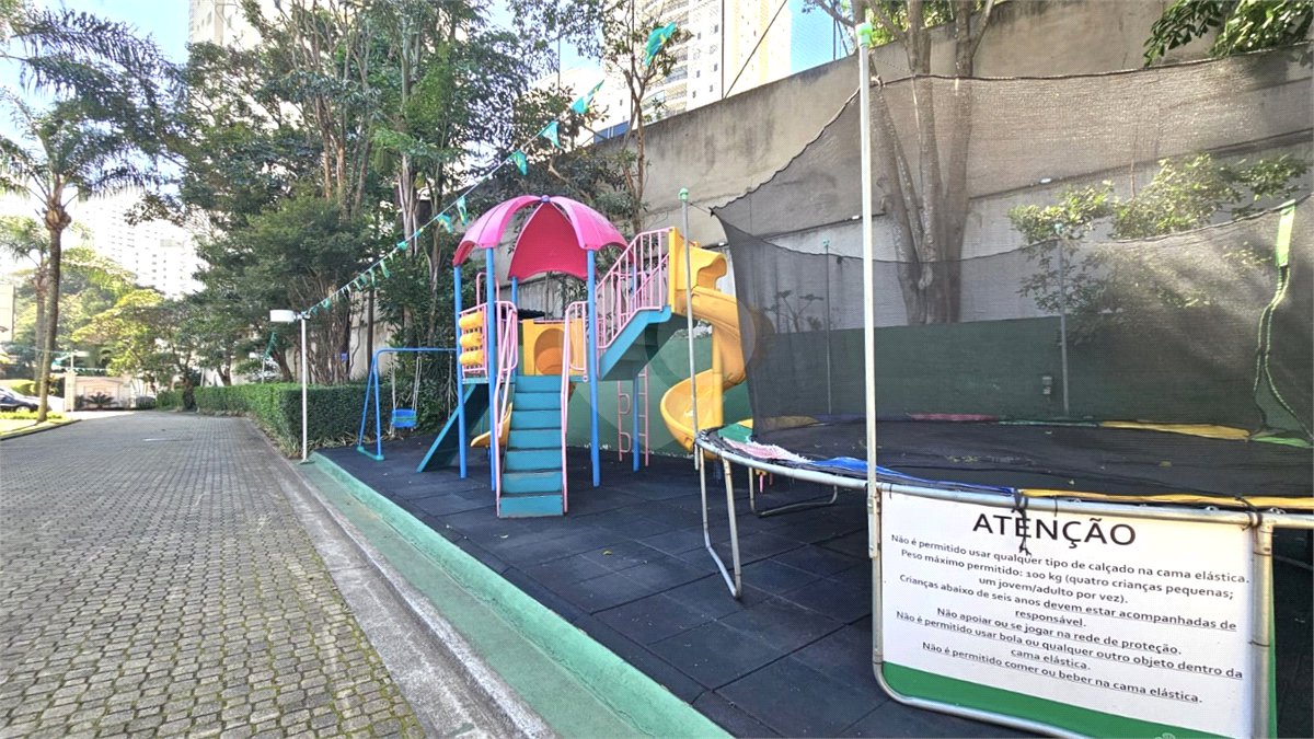 Casa à venda com 3 quartos, sendo 1 suíte, no condomínio Flora Park, São Paulo - SP