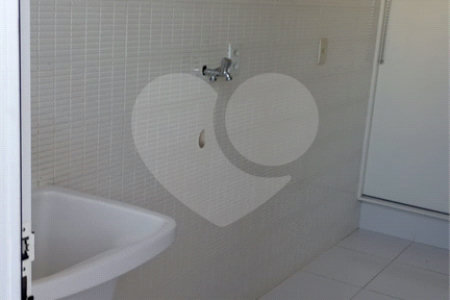 Casa à venda com 3 suítes no condomínio Picollo, Louveira - SP