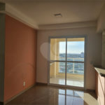Apartamento à venda com 3 quartos, sendo 1 suíte, no Centro, Poá, SP