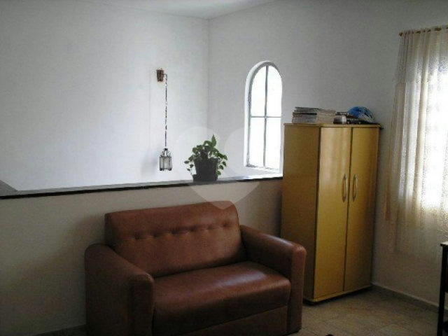 Sobrado à venda com 4 quartos, sendo 1 suíte,  em Vila Nivi, São Paulo, SP