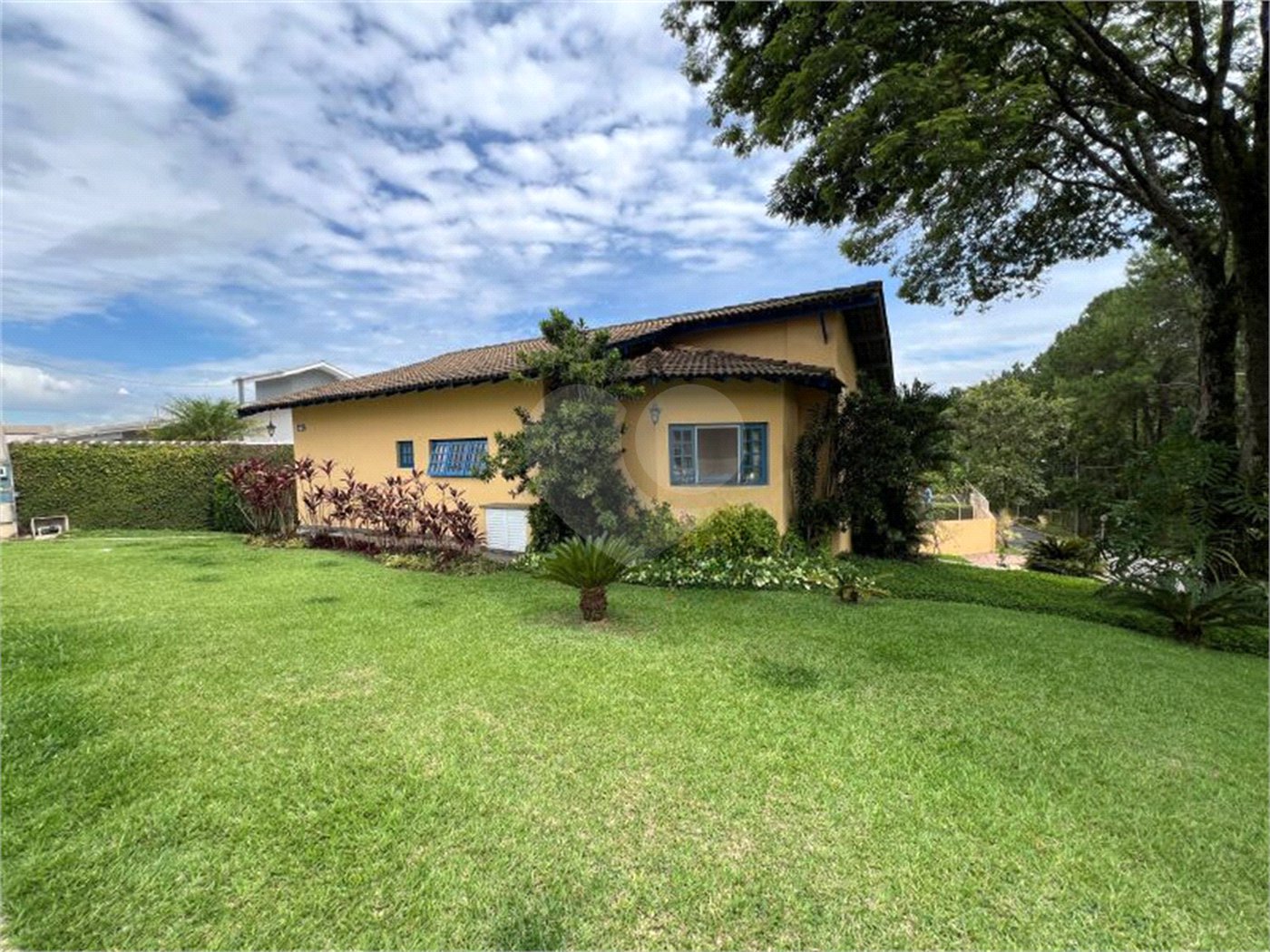 Casa à venda ou para alugar com 4 quartos, sendo 3 suítes, no condomínio Estância Marambaia, Vinhedo - SP