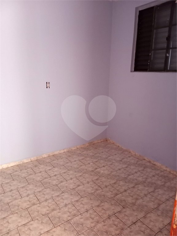 Sobrado com 5 dormitórios.