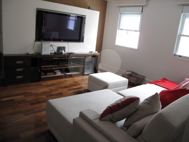 Casa à venda ou para alugar com 4 suítes no condomínio Villa Imperial, São Paulo - SP