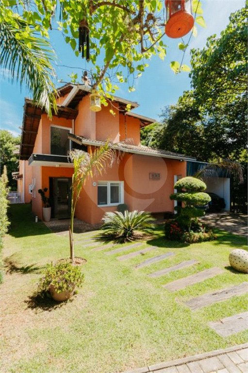 Casa à venda com 5 quartos, sendo 4 suítes, no condomínio Figueira Garden, Atibaia - SP