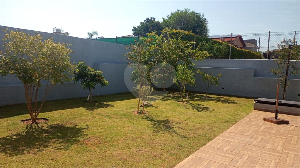 Casa à venda com 3 quartos, sendo 1 suíte, no condomínio Village da Serra, Araçoiaba da Serra - SP