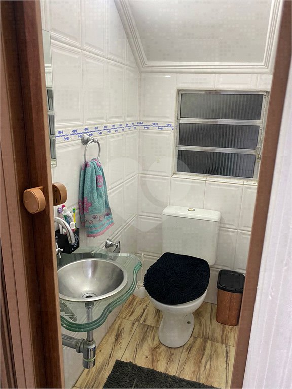 Casa à venda com 3 quartos, sendo 2 suítes, no condomínio Ibarra, São Paulo - SP