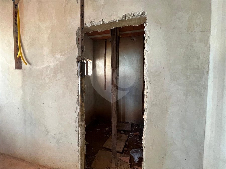 Casa à venda com 2 quartos, sendo 1 suíte,  no condomínio Tivolli, Itapetininga - SP