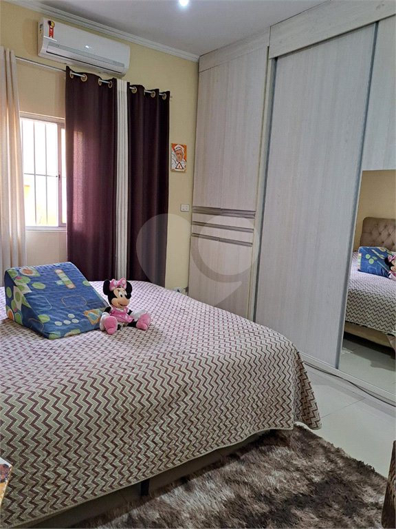 Sobrado à venda com 4 quartos, sendo 2 suítes, em Jardim Modelo, Suzano, SP
